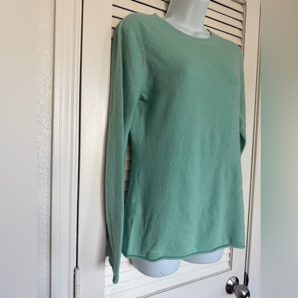 Garnet Hill 100% Cashmere Sweater Mint Green Size M Lightweight Pullover Knit - Picture 5 of 9
